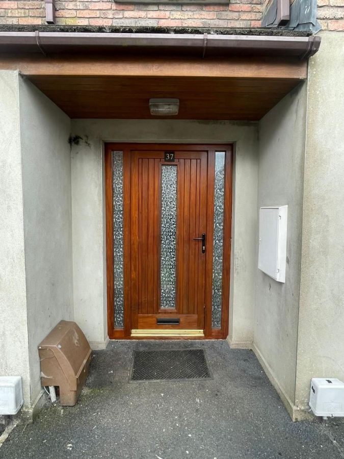 37 Silverwood Green