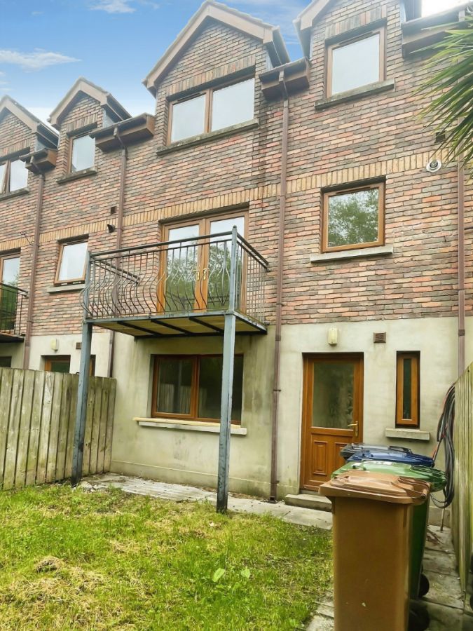 37 Silverwood Green