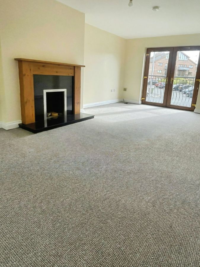 37 Silverwood Green