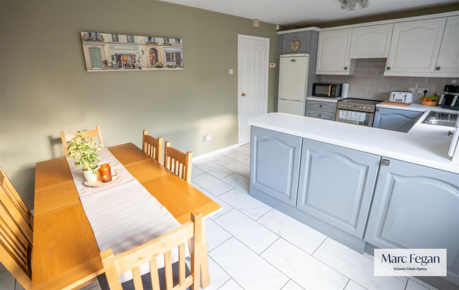 144 Pinebank