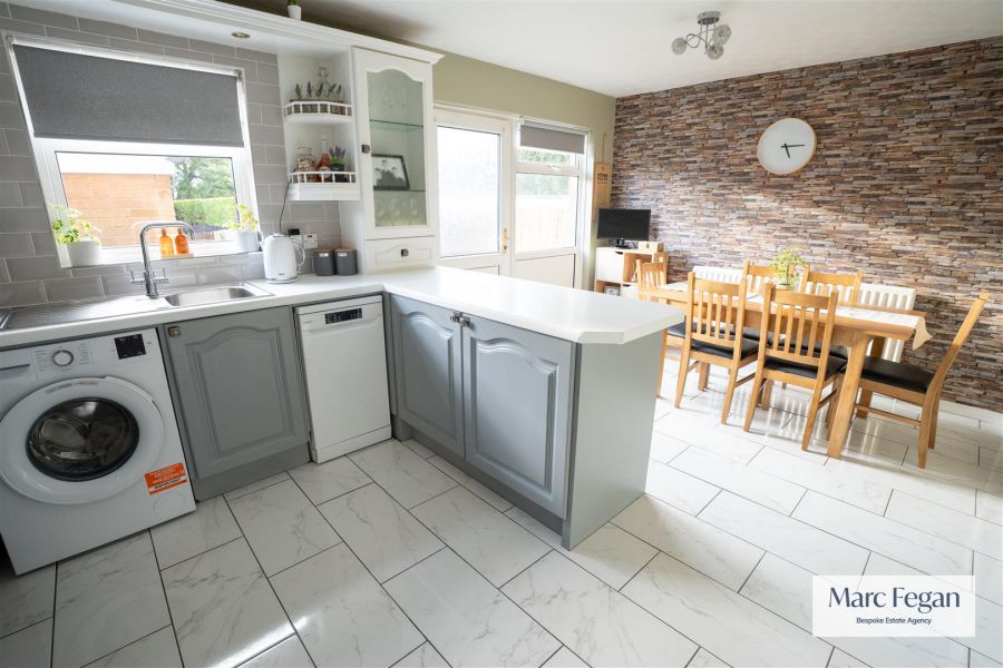 144 Pinebank