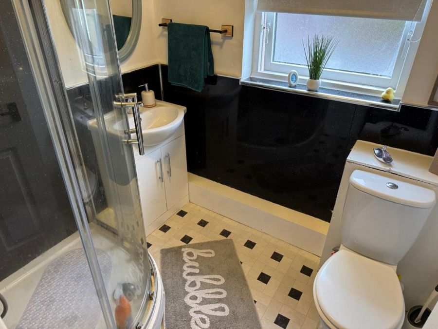 34F Downshire Avenue