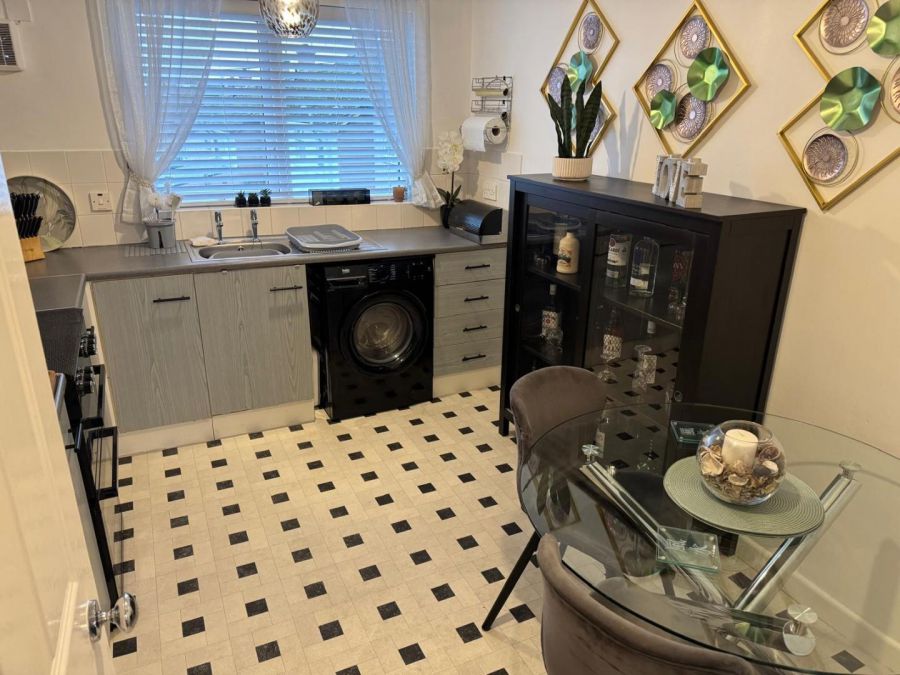 34F Downshire Avenue