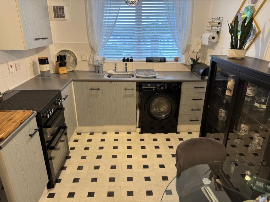 34F Downshire Avenue