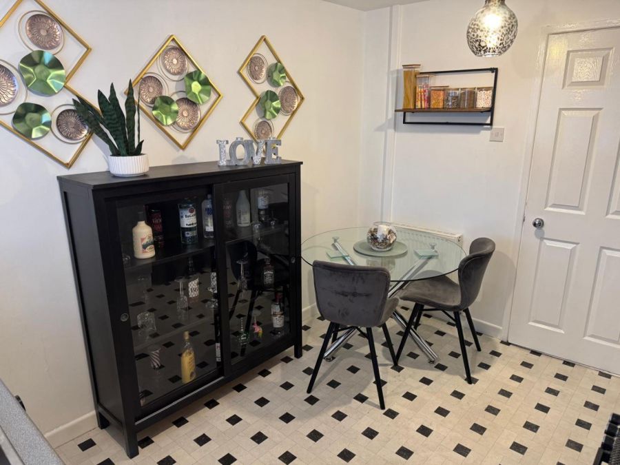 34F Downshire Avenue