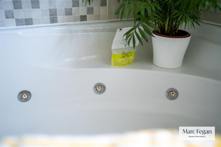 24 Willowfield Crescent