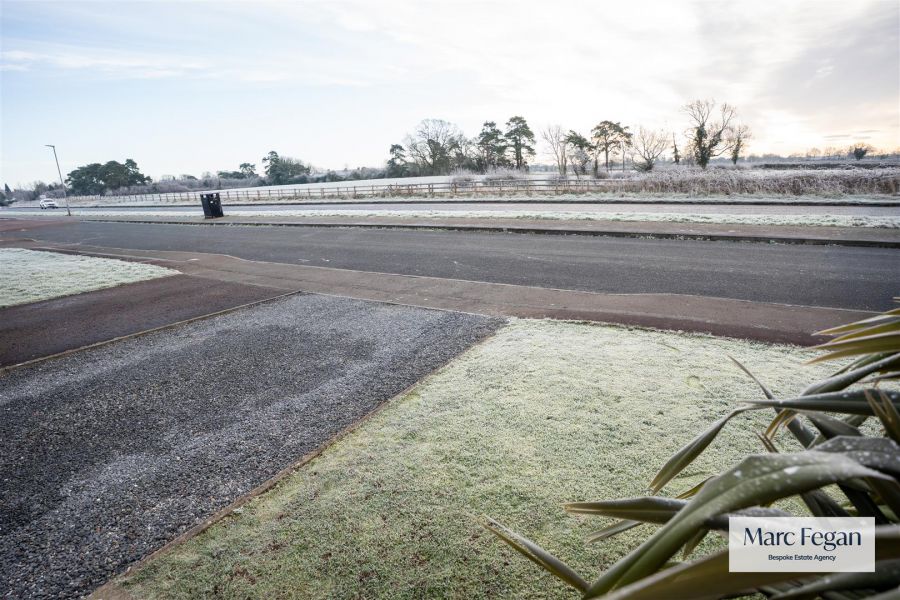 24 Willowfield Crescent