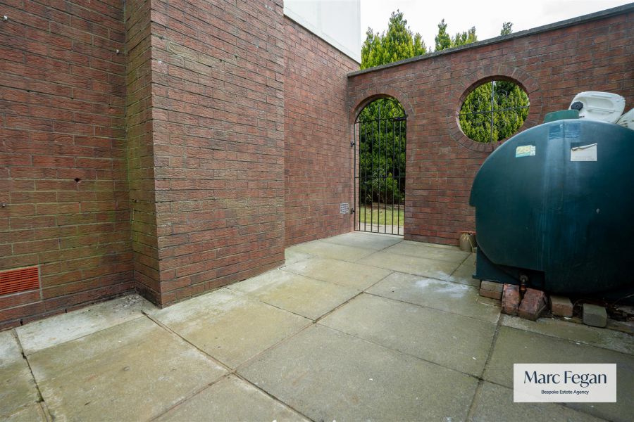 9 Ashgrove Close