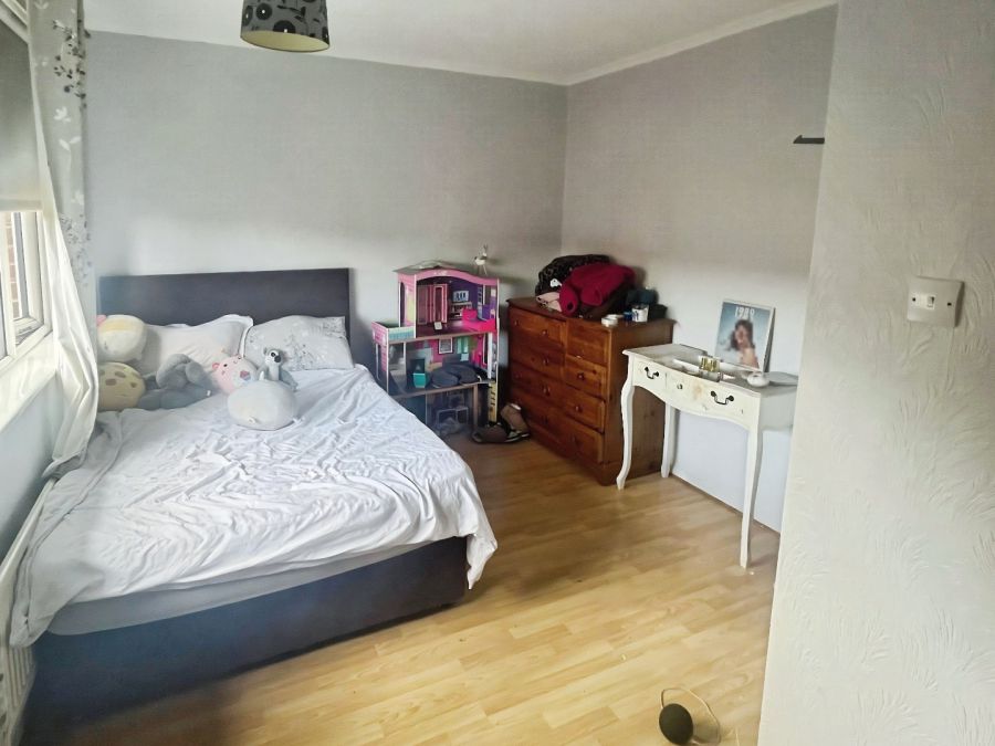 46 Woodside Green