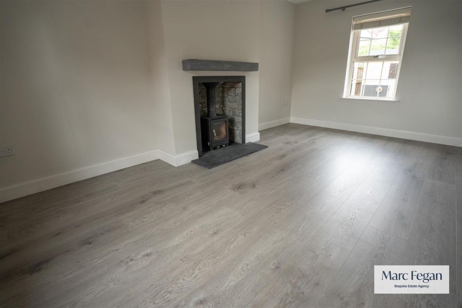 27 Tarry Wood
