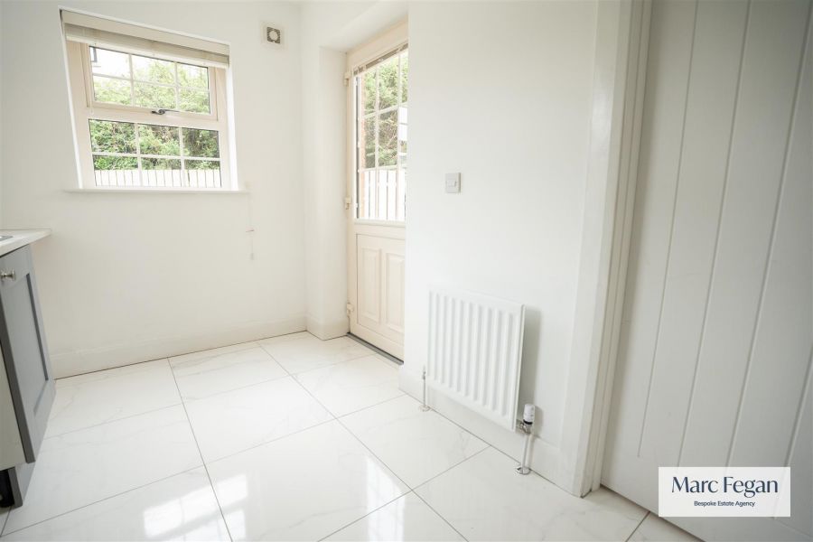 27 Tarry Wood