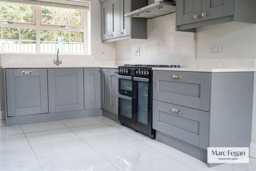 27 Tarry Wood