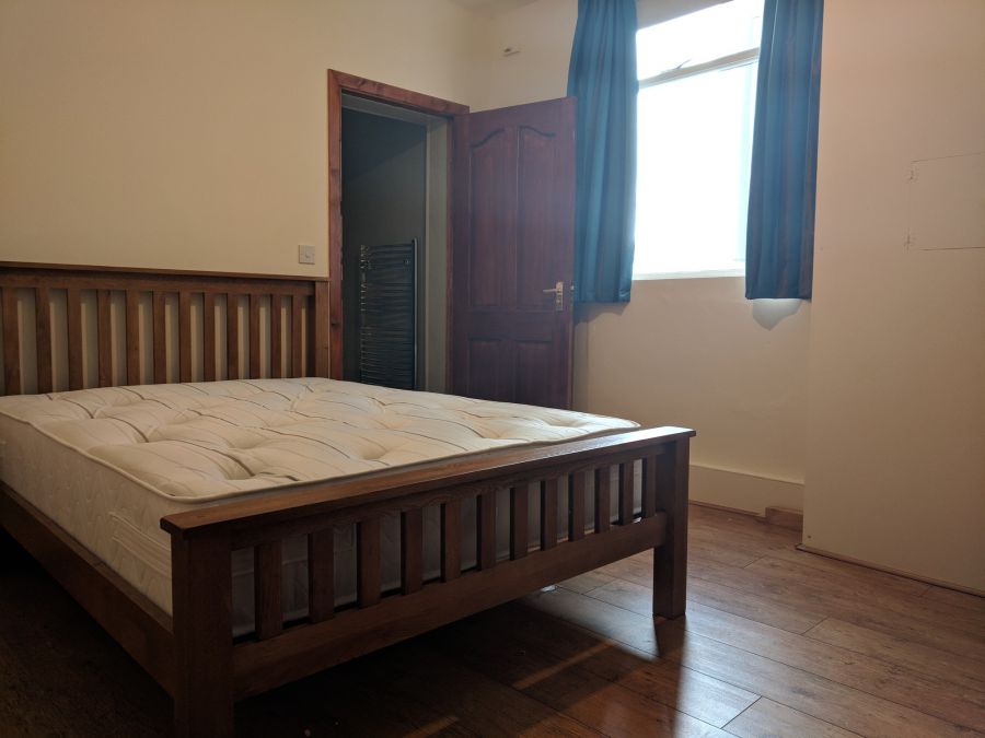 Apt 1, 16 College Gardens