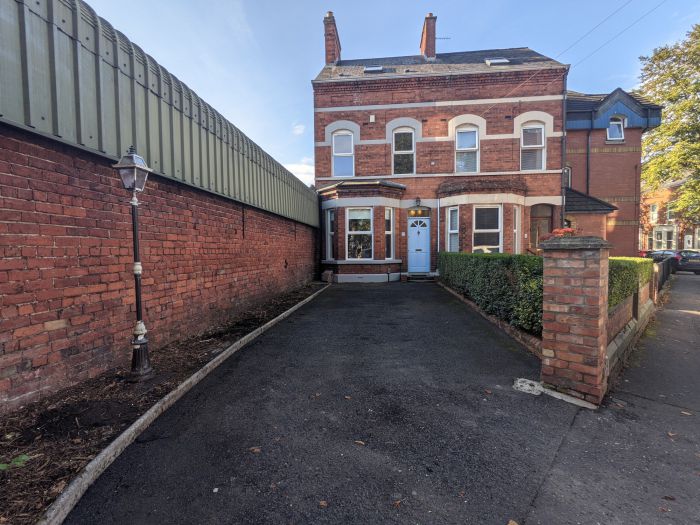 2 Deramore Avenue, Ormeau, Belfast, BT7 3ER