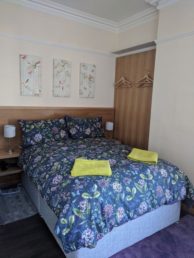 Apt 4, 16 College Gardens