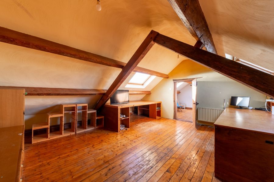 Barr Hall Barns, 31 Bar Hall Road