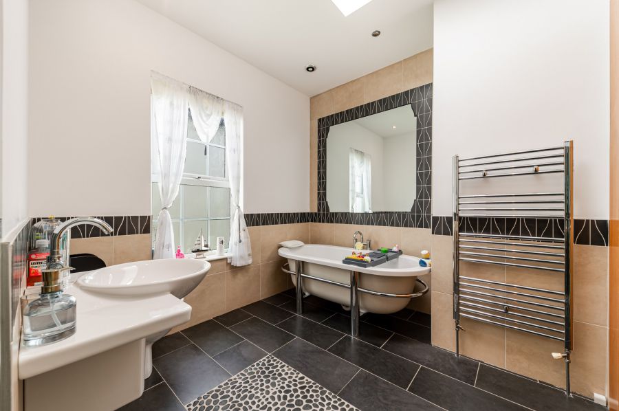 Sliabh Cuan House, 9 Mountain Road