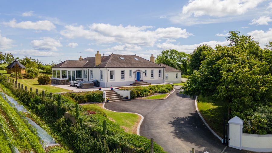 Sliabh Cuan House, 9 Mountain Road