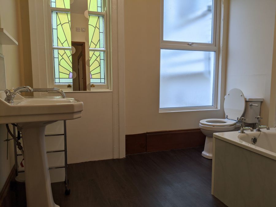 Apt 2, 16 College Gardens