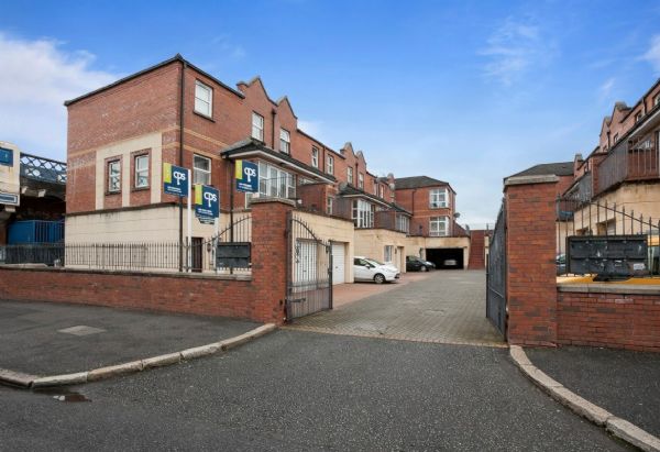 4 Donnybrook Court