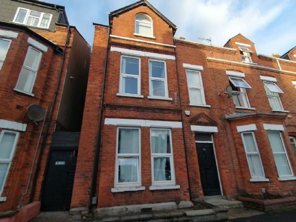 Room 5 - 109 Wellesley Avenue