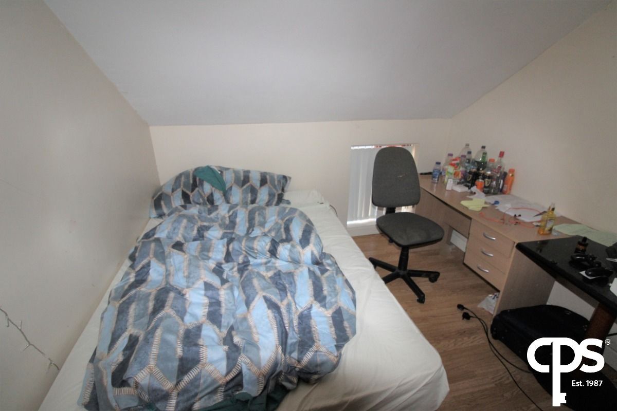 37 Wellesley Avenue - Apts 1 & 2 37 Wellesley Avenue - Apts 1 & 2