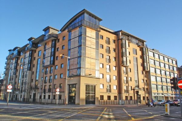 Apt 63 17 Queens Square