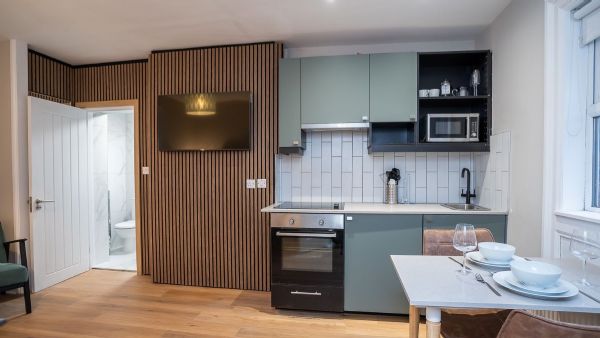 Apt 5, 31 Wellington Park