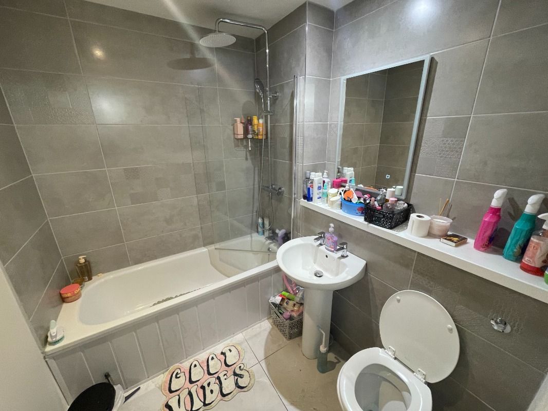 203 College Court Central 203 College Court Central