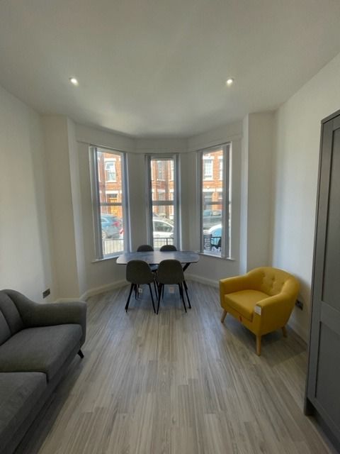 Apartment 1, 6 Eglantine Gardens