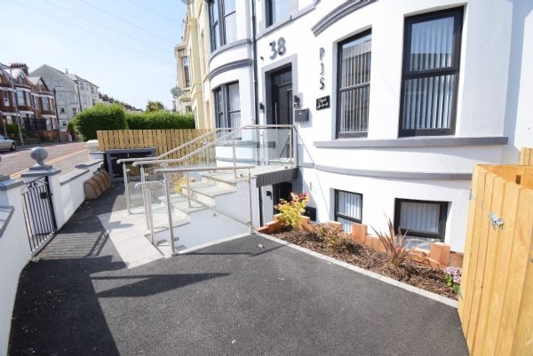 Apt 1, 38 Dufferin Avenue