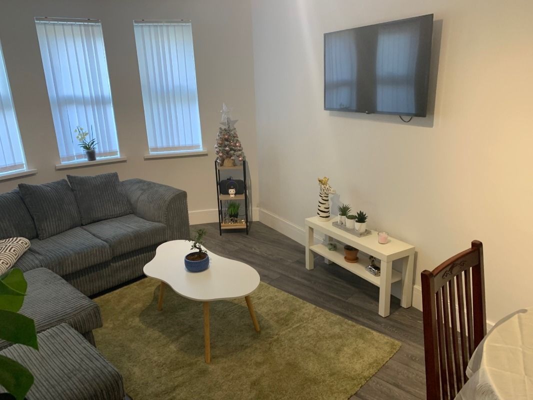 Apt 1, 38 Dufferin Avenue