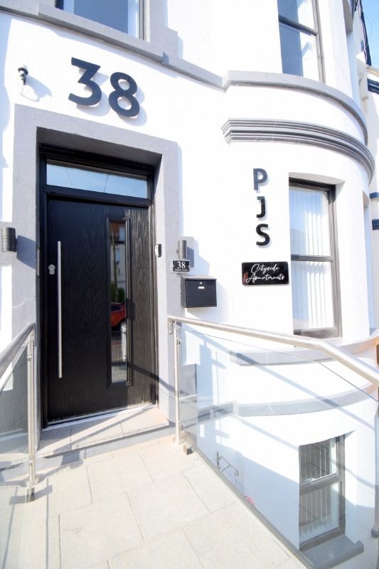 Apt 2, 38 Dufferin Avenue