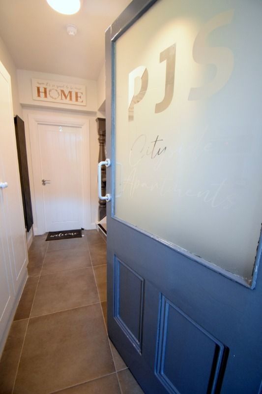 Apt 2, 38 Dufferin Avenue