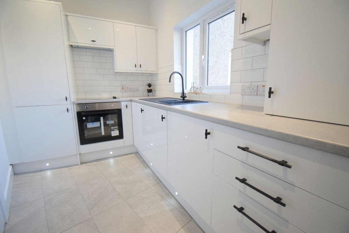 Apt 2, 38 Dufferin Avenue