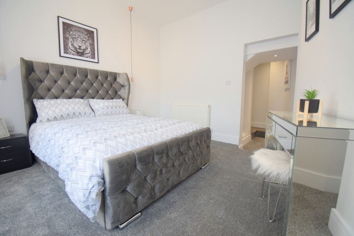 Apt 2, 38 Dufferin Avenue