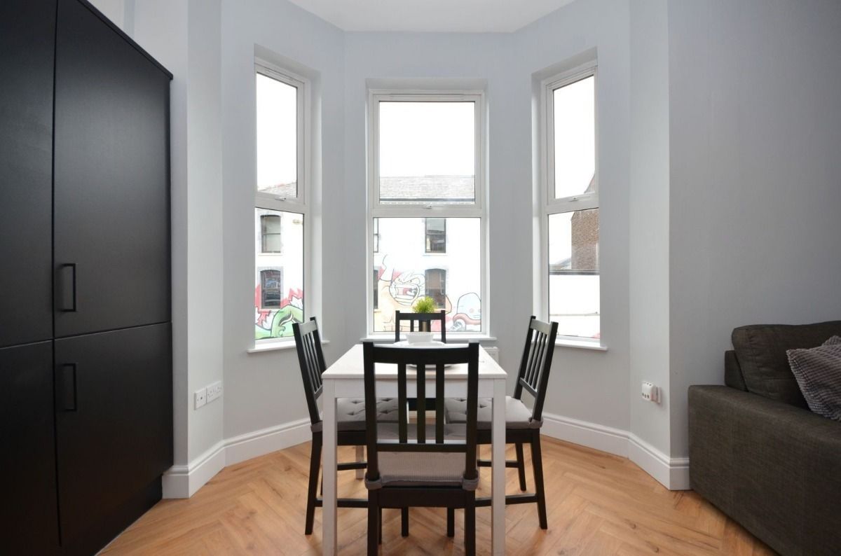 Apartment 2,  110 Wellesley Avenue