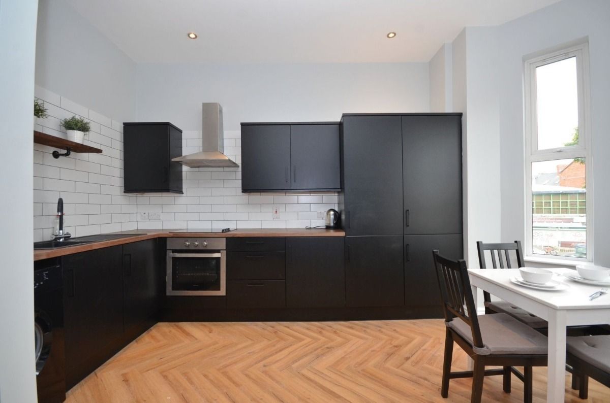 Apartment 2,  110 Wellesley Avenue