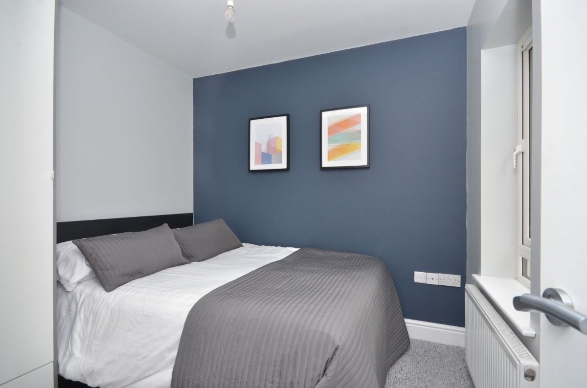 Apartment 2,  110 Wellesley Avenue