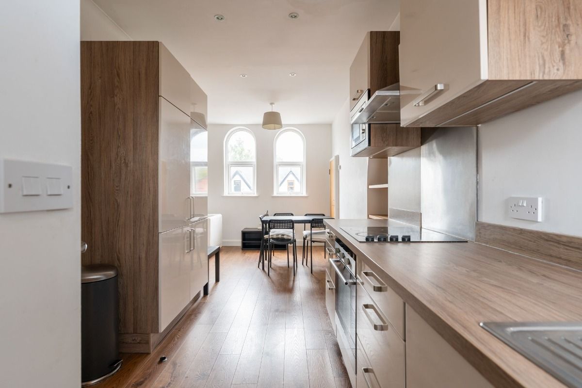 Apt 3, 89 Malone Avenue