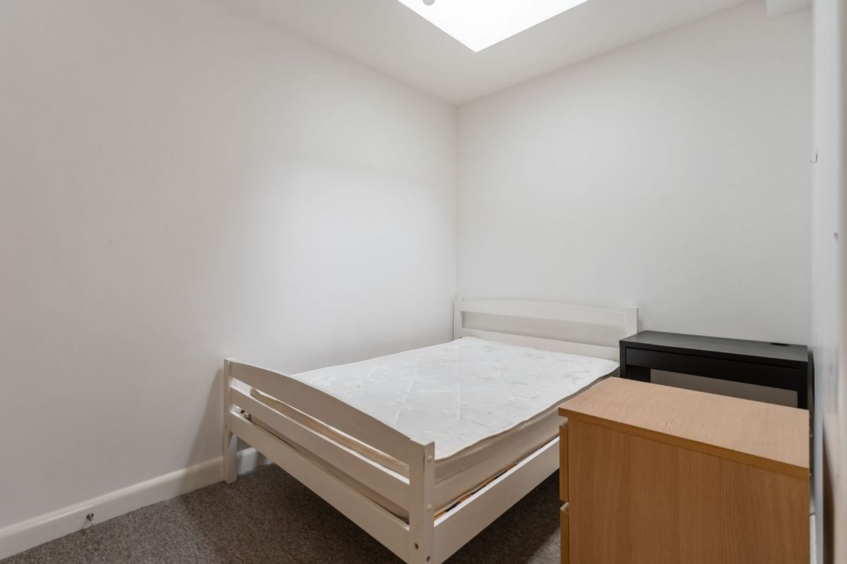 Apt 3, 89 Malone Avenue