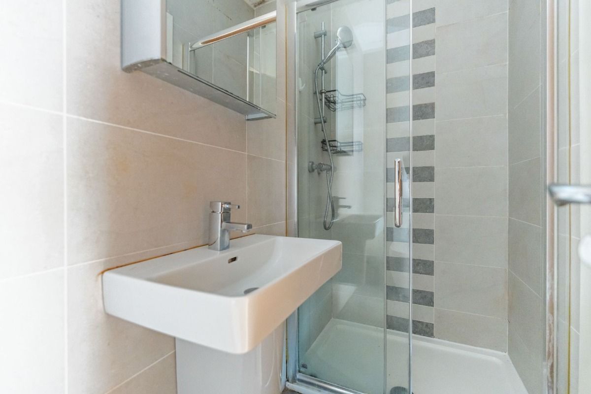 Apt 3, 89 Malone Avenue