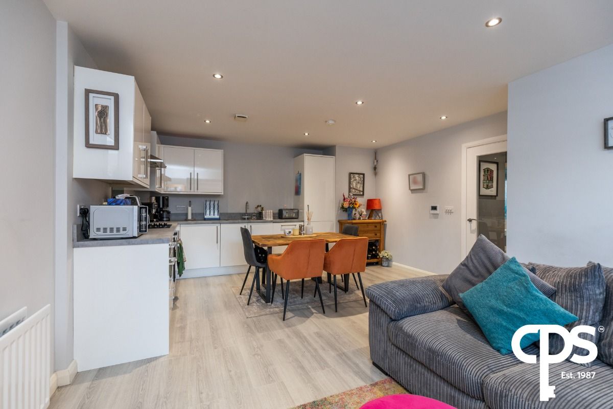 Apt 2, 32 Gardiner Street