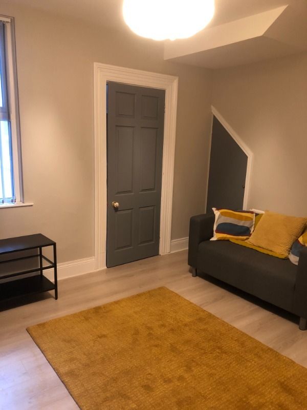 Apt 1, 94 Wellesley Avenue