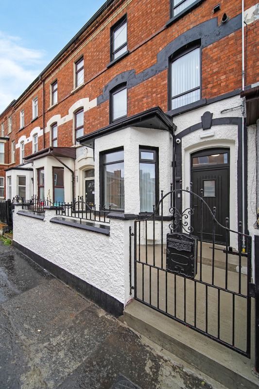 Apt 2,8 Newington Street