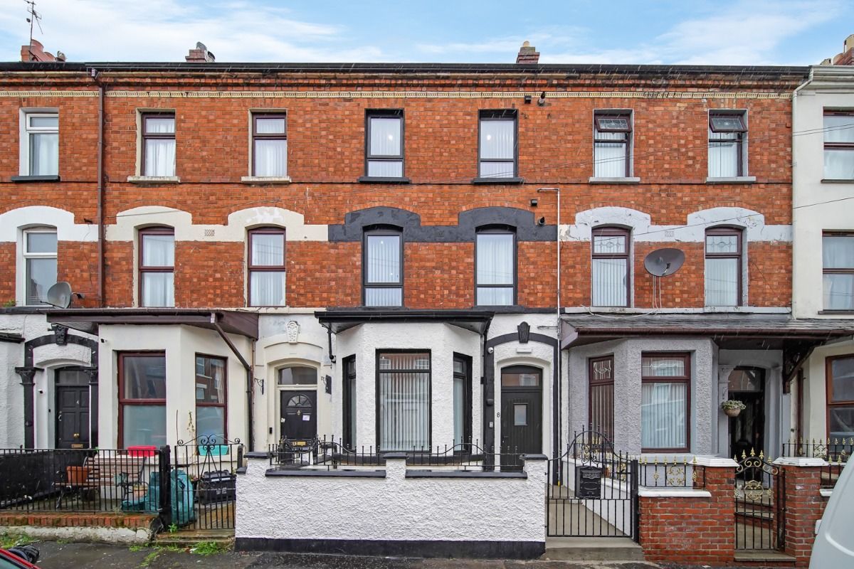 Apt 2,8 Newington Street