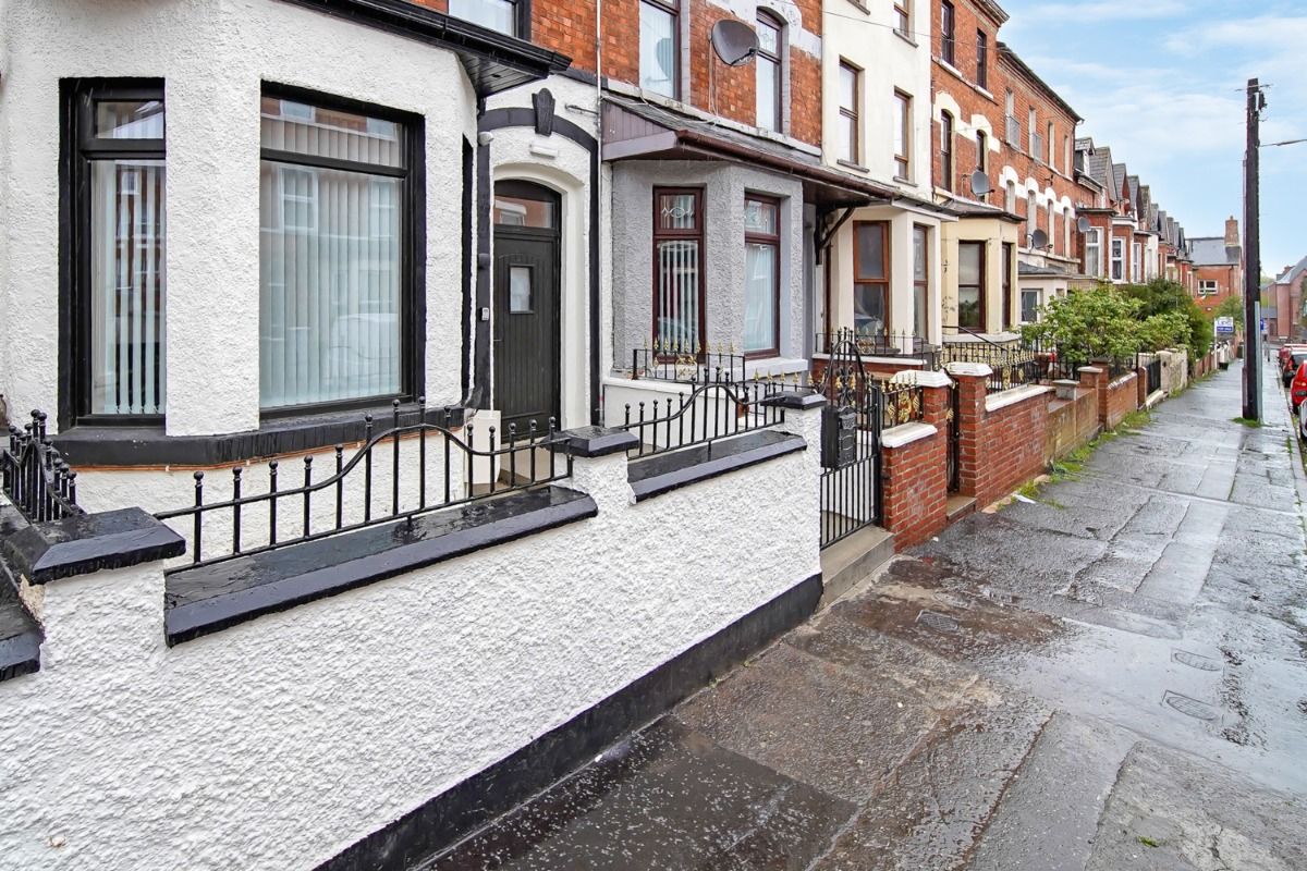 Apt 2,8 Newington Street