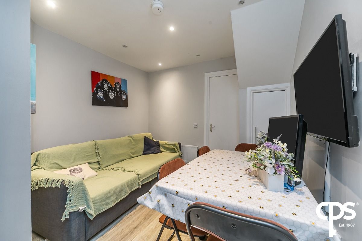 11 College Place North