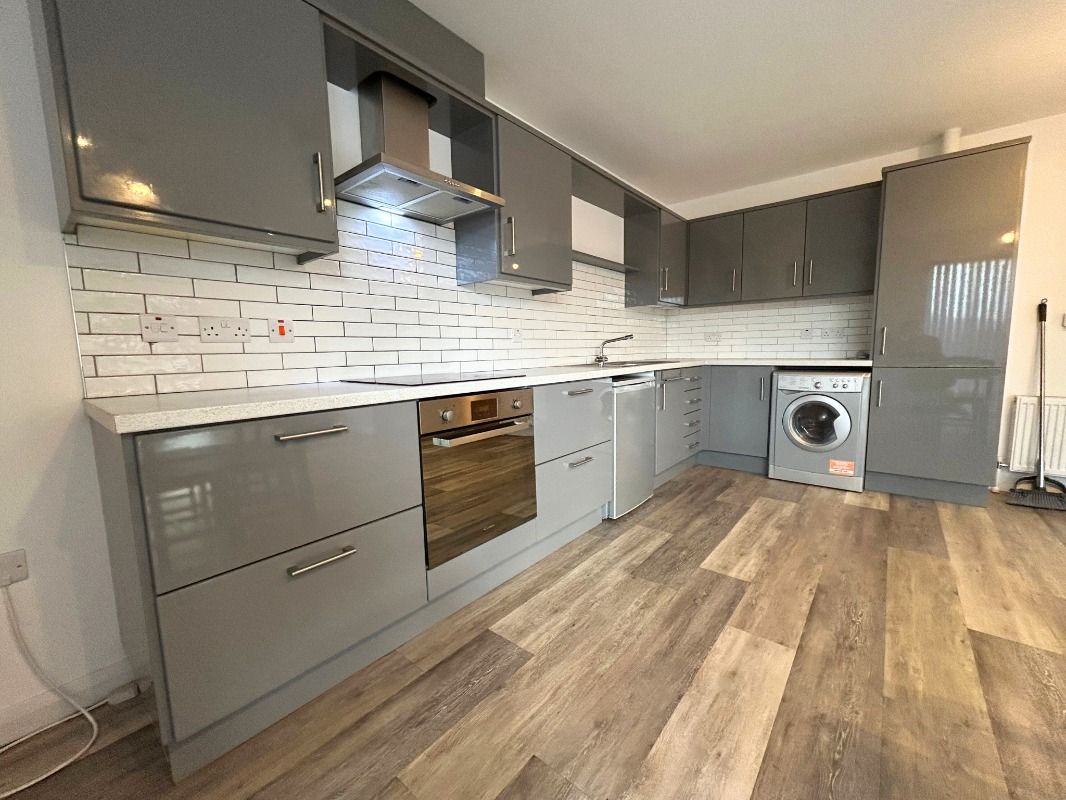 Apt 4 94 Sunnyside Street