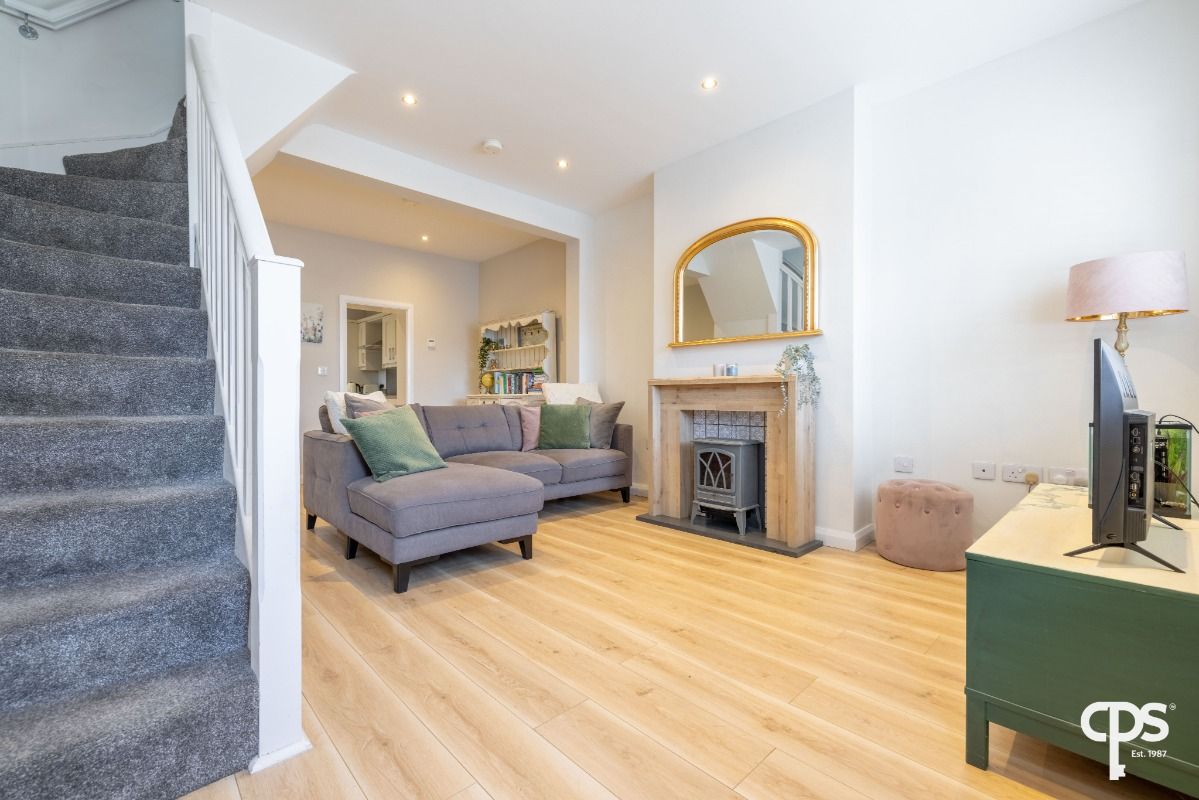 11 Northbrook Street